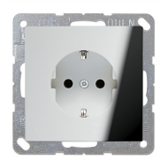 Розетка с заземлением и со шторками, винтовые клеммы Jung LSplus Хром (в сборе) 